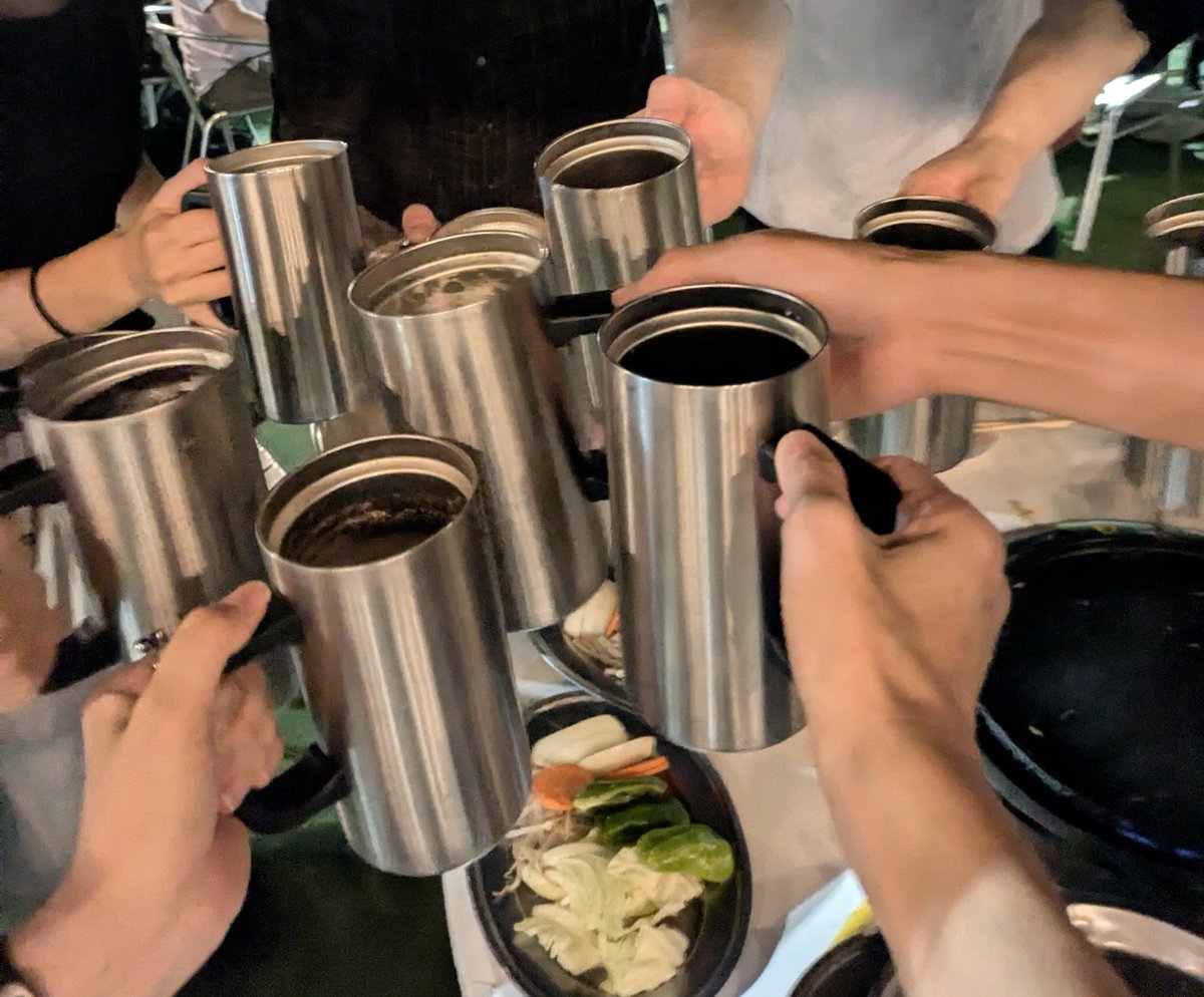 M49827019's tweet photo. お稽古お休みなので、太鼓仲間と神宮外苑でBBQパーティー🥩🍺
去年の焼き肉パーティーに続いて食欲不振なタイミングだったけど、みんなのこの日に懸ける熱量！幹事冥利😁みんなで笑って、クラスの良さを熱く語り合い良い時間。これだけ仲いいからお稽古も楽しくて、みんなで上達するんだなー👍 https://t.co/LChEgO6arh