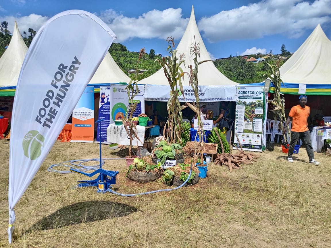 FH_Rwanda's tweet photo. Over the past three days, we showcased how we're building resilient and flourishing communities across @NgororeroDistr , @NyagatareDistr , and @GatsiboDistrict  through our Pathways to Change.
 We are honored to have been recognized as the Best Innovative Partner at the Ngororero https://t.co/8btAUOjGXa