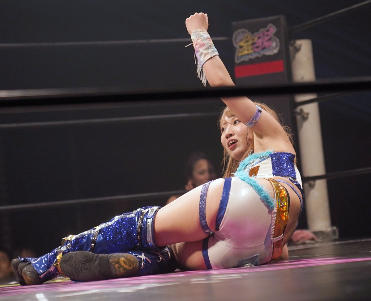 arrinaimyon1's tweet photo. 2026年6月19日　新木場1stRING
#金ガチャ
#マーベラスプロレス
#マリーゴールド #pw_mg
#アクトレスガールズ
6人タッグマッチ
川畑梨瑚＆#松井珠紗＆櫻井裕子
vs 関口翔＆SAKI＆CHIAKI

アクトレスガールズの #LoveRiddle が会場に流れると
踊りだす松井珠紗さんです　その２
@maissa5171 https://t.co/INLKNGgADr