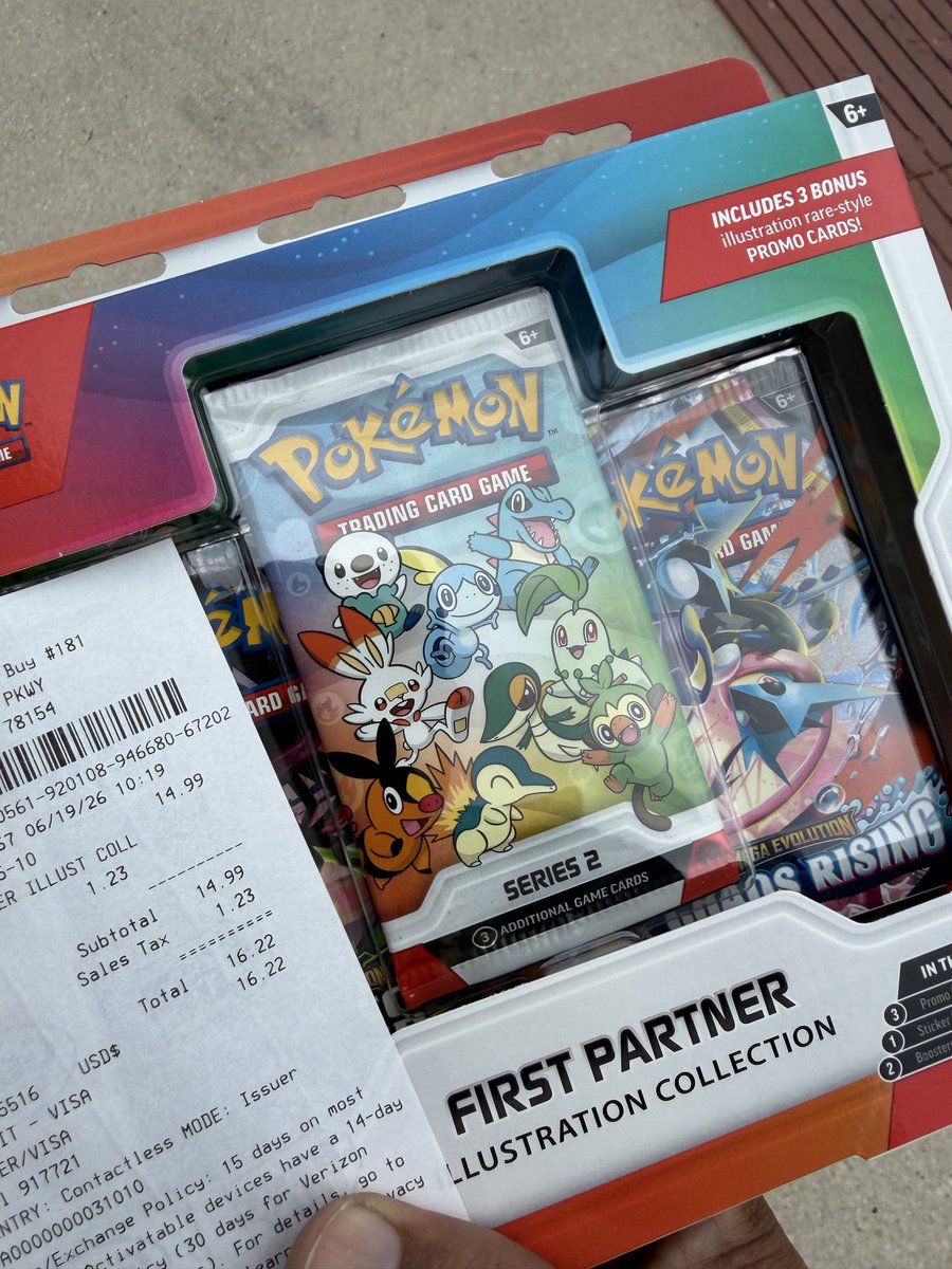 mannygee1981's tweet photo. People were camped out waiting for this. 
My time is way more valuable than this box. 
I showed up 30 min before opening, still got one. 
Limits work. 
Shout out @BestBuy https://t.co/tp9eiPLBWr
