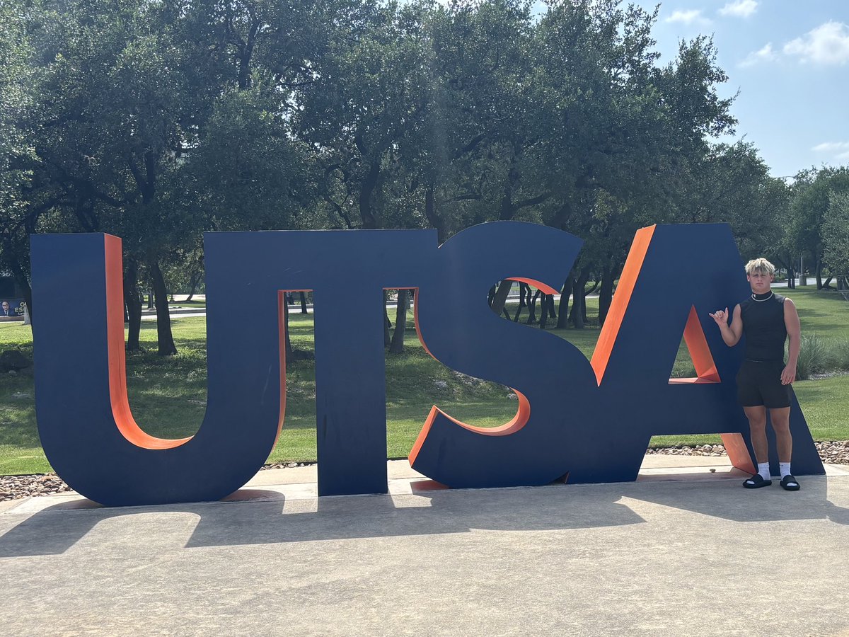 MasonDraheim's tweet photo. Double session yesterday. @JHSWarriors_FB SAC in the morning and competing @UTSAFTBL in the evening. 

Huge thanks to @CoachJessLoepp for the experience, conversation and coaching me up on my ball tracking.  Back to work this evening with @ForwardAthletes 🧱 by 🧱@CoachA_Moe https://t.co/AGso6eIkAC