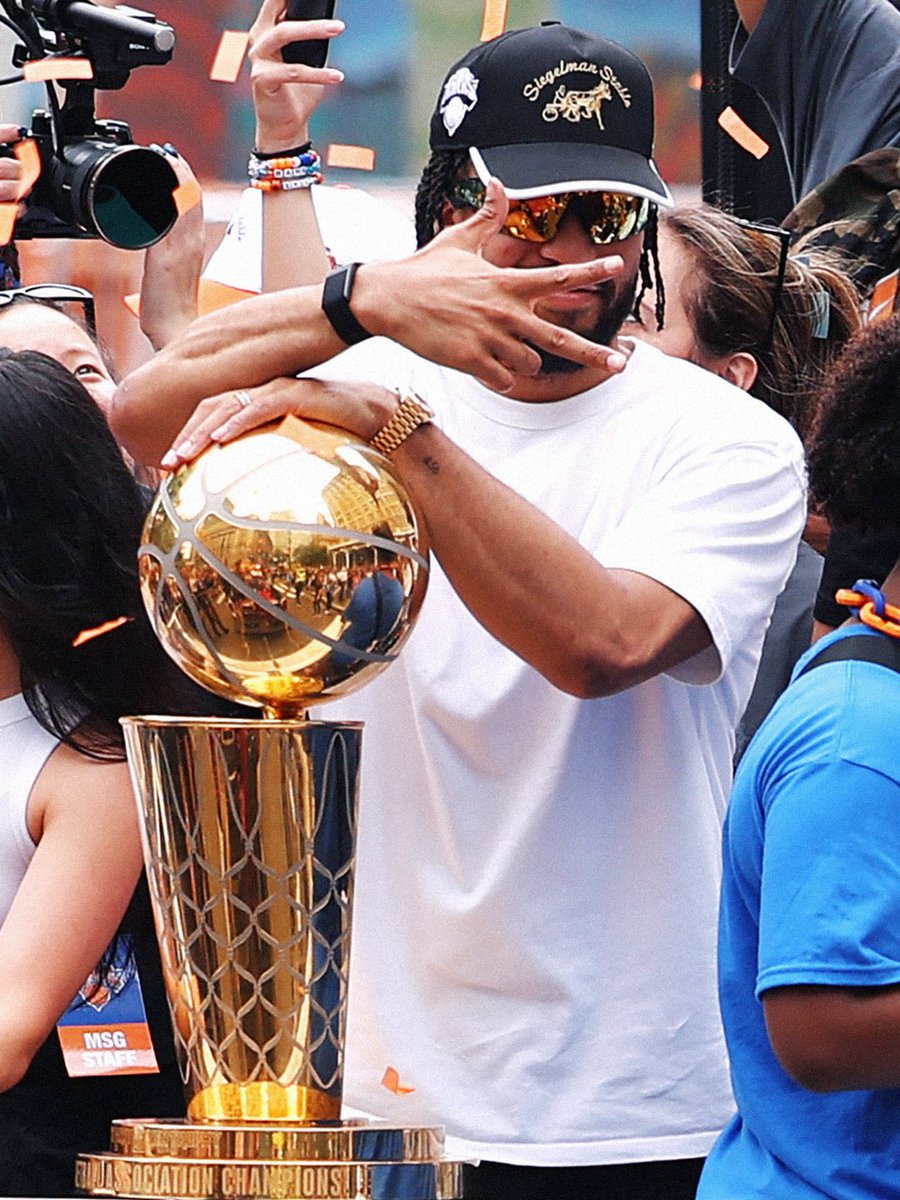 KnicksMuse's tweet photo. Never thought a basketball team could make us all so happy. https://t.co/UMoK36XwiQ