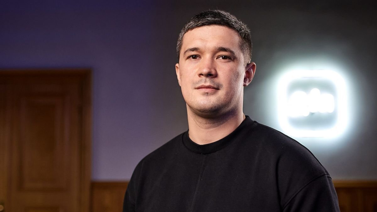 Mylovanov's tweet photo. Ukraine's Defense Minister Fedorov: "Ukraine aims to enter the world’s top 3 by 2030 in integrating AI into public administration and defense tech.

Every company must become an AI company and every government - an AI government"

Ukraine is building its own LLM, Siaivo - EP.

1/ https://t.co/zQAA7Edme9