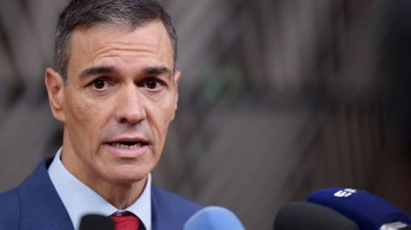 MartaPastor's tweet photo. Debe ser duro dar una rueda de prensa en Europa y escuchar a tus espaldas bajito  a los corresponsables extranjeros decir: “este es el de la corrupción, no?” https://t.co/y3gyuwqNIH