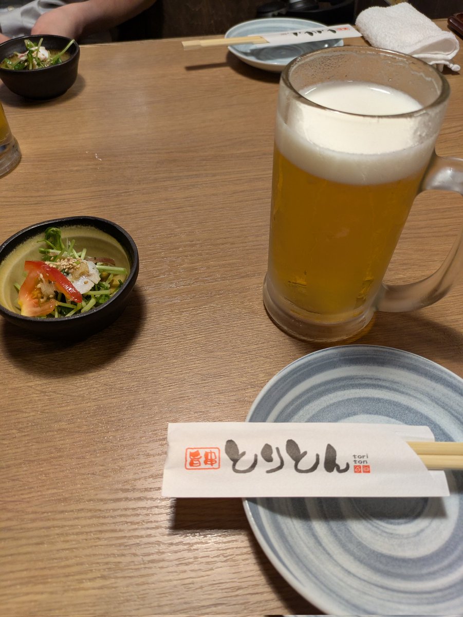 ShowHeyhey0404's tweet photo. 赤羽 とりとんと2秒で来るビール https://t.co/bKh3sezZx2