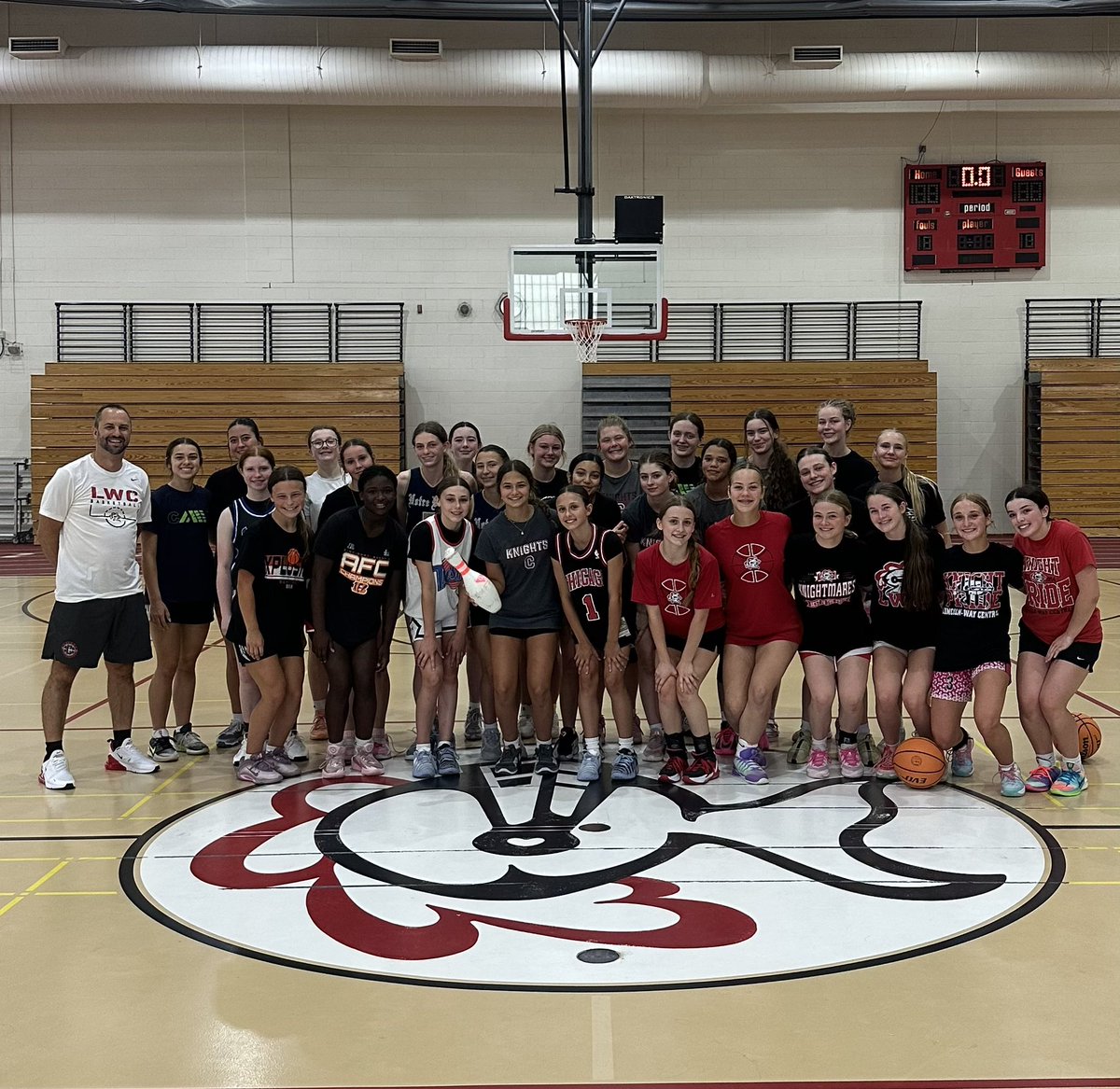 LWCGBasketball's tweet photo. Our LWC summer GBB camps are in the books! 🏀

Awesome 2️⃣ weeks wrapped up with:

✅ Jersey Day! ⛹️‍♀️
✅ Popsicles &amp; Prizes! 🎁
✅ Poster Autographs! 📸

Great job to our Youth-Jr. High- HS players! 💪

@LWCKnights @LWCentralKnight https://t.co/3gtnrQriCH