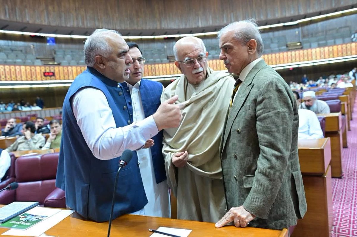 ZeshanSyed08's tweet photo. Beautiful pictures of the day.

Such meetings should become a routine practice, focused on public interest, not political engineering. https://t.co/iSO9VaaAwf