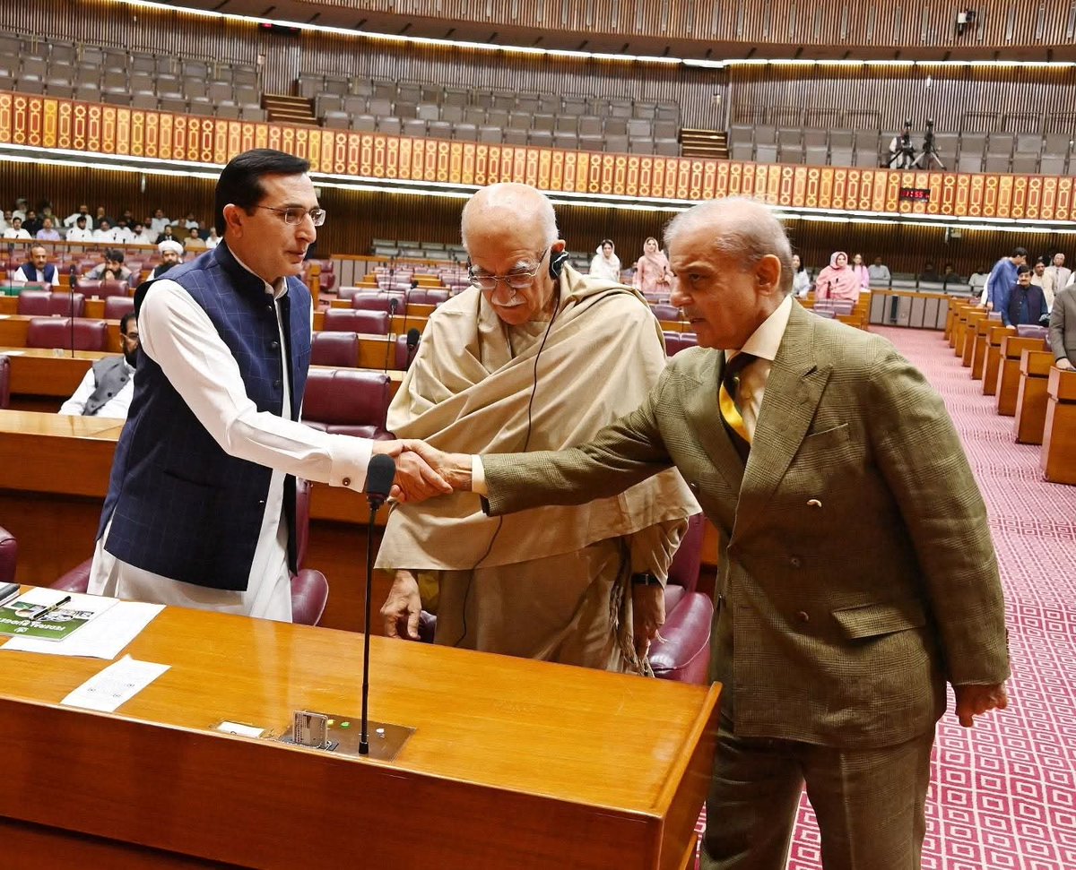ZeshanSyed08's tweet photo. Beautiful pictures of the day.

Such meetings should become a routine practice, focused on public interest, not political engineering. https://t.co/iSO9VaaAwf