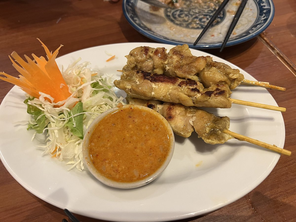 yoshi00035's tweet photo. 今日はアジアン料理で充電器　明日はラスト４日目 https://t.co/rMUk7xbN2F