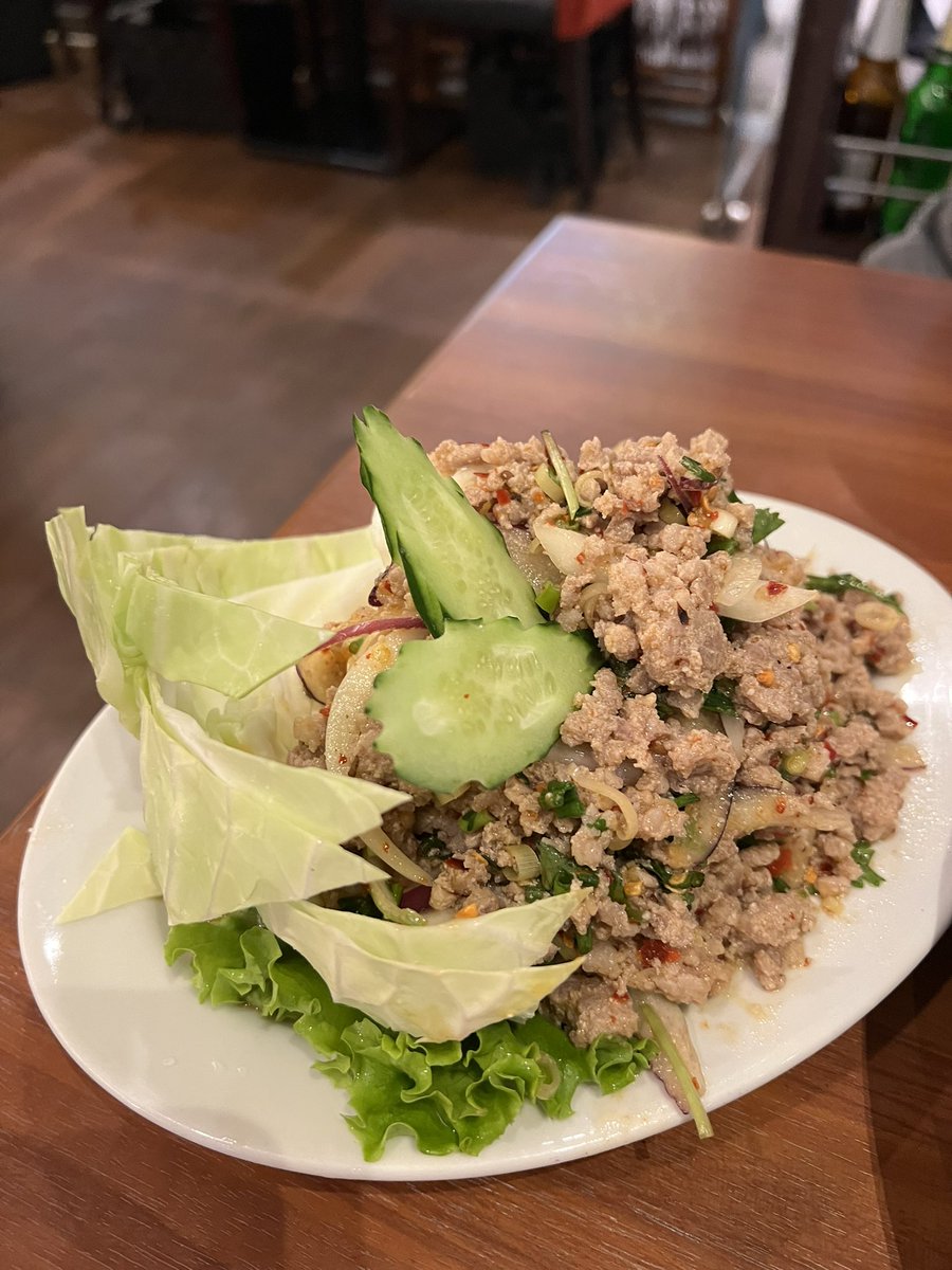 yoshi00035's tweet photo. 今日はアジアン料理で充電器　明日はラスト４日目 https://t.co/rMUk7xbN2F