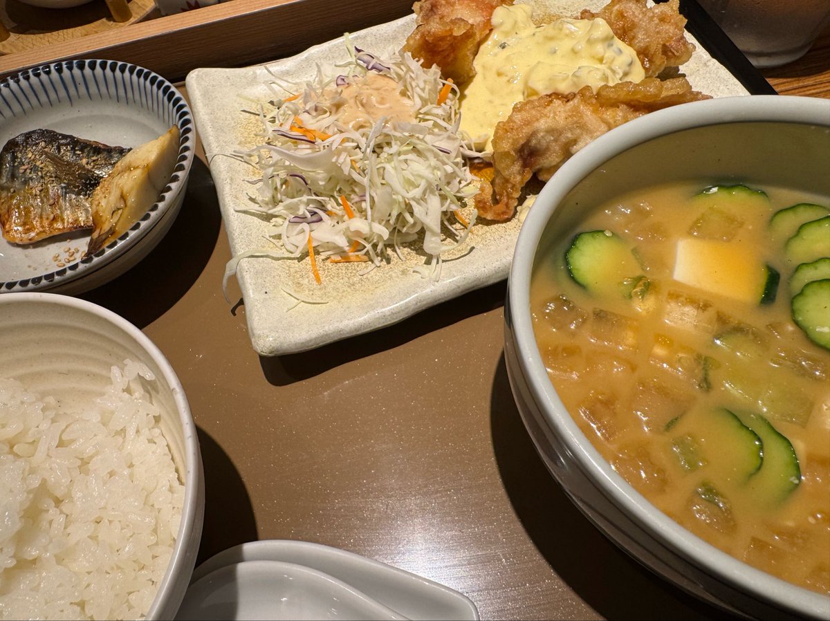 Sitoru_k's tweet photo. 金夜で何処も人多かったので
やよい軒で宮崎定食(,,•﹏•,,) https://t.co/3Rf7kXJ8Dx