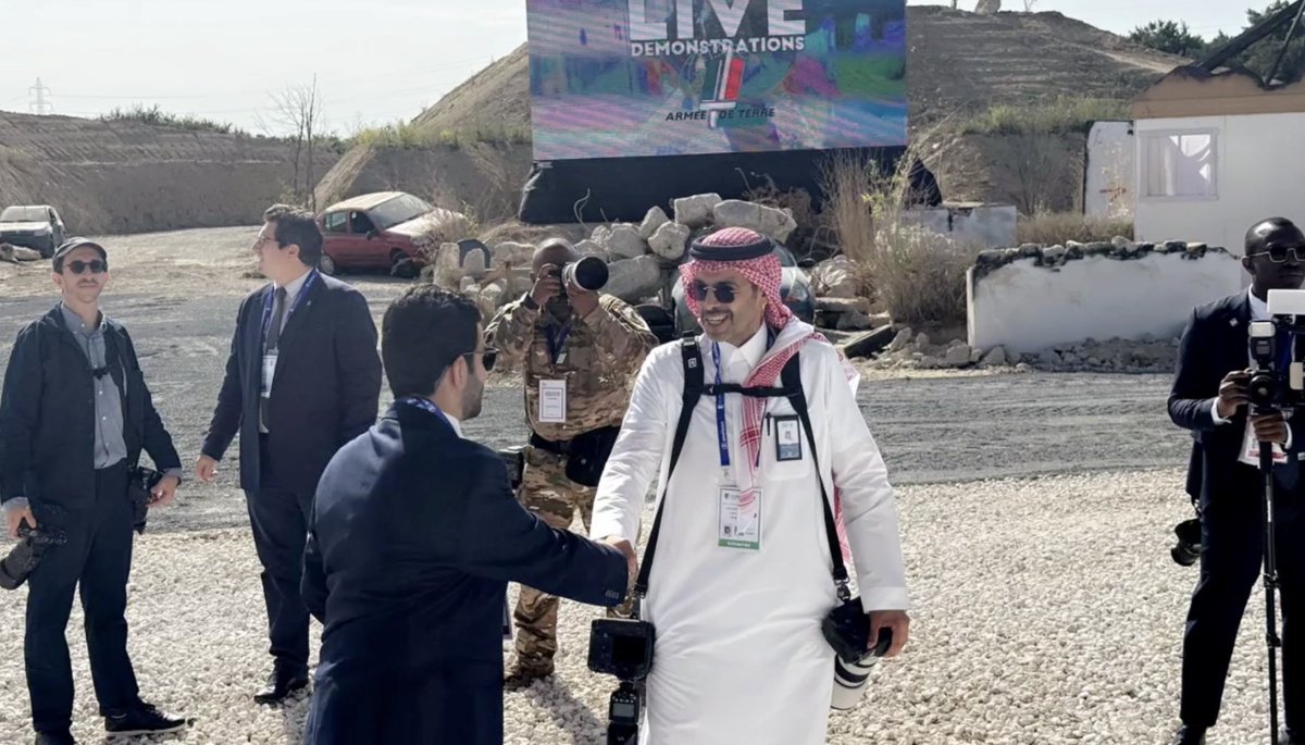 musalam11's tweet photo. 📸 :

من مشاركتي في تغطية المعرض الدولي للدفاع و الامن الوطني #يوروساتوري_2026 احد أكبر معارض الدفاع والأمن في العالم أعتز بتوثيق حفل افتتاح المعرض بحضور نائبة وزير الدفاع الفرنسي. https://t.co/YyT27gBfNo