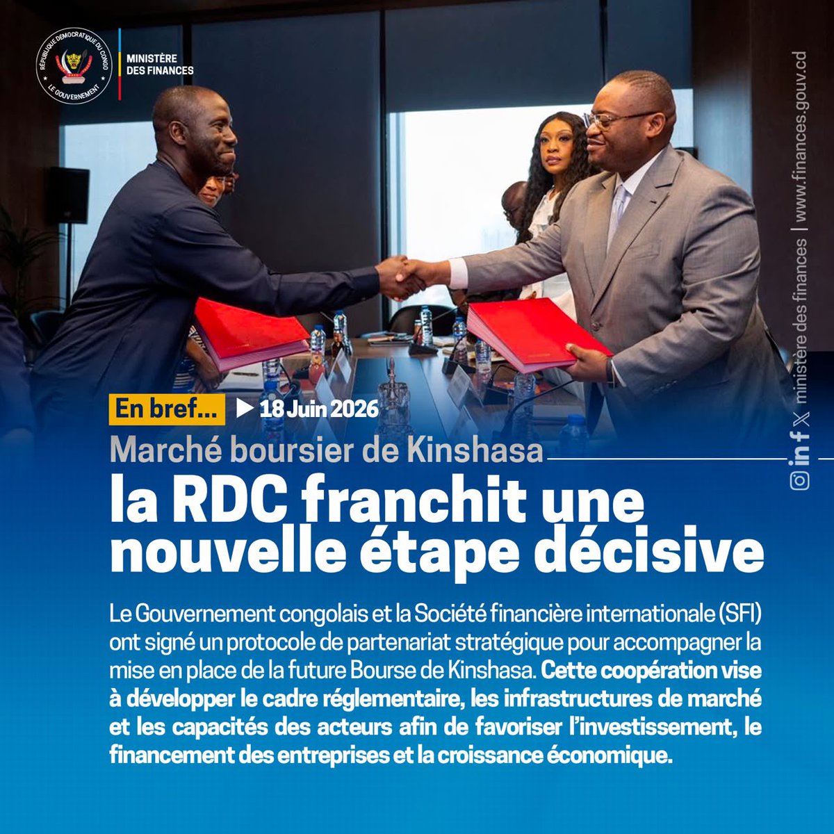tresorkanda2's tweet photo. #RDC : MARCHÉ BOURSIER DE KINSHASA, LA RDC FRANCHIT UNE NOUVELLE ÉTAPE DÉCISIVE : 

Sous le leadership du Ministre des Finances, Doudou Fwamba Likunde Li-Botayi, l’impulsion du Président de la République, Félix Tshisekedi, et la coordination de la Première Ministre, Judith Suminwa Tuluka, le Gouvernement congolais et la Société financière internationale (SFI) ont signé un protocole de partenariat stratégique visant à accompagner la mise en place de la future Bourse de Kinshasa.

Cette coopération a pour objectif de développer le cadre réglementaire, les infrastructures du marché financier ainsi que les capacités des différents acteurs, afin de favoriser l’investissement, le financement des entreprises et la croissance économique du pays.

Cette initiative marque une avancée majeure dans la modernisation du système financier national et renforce l’ambition de faire de Kinshasa un véritable hub financier régional au service du développement de la RDC.

@financesrdc 
@LikundeR 
@SuminwaJudith 
@Presidence_RDC 
@Anthony_Nkinzo 
@TinaSalama2 
@PrimatureRDC 
@PatrickTetePT 
@MuadiLaeticia 
@PatrickMuyaya