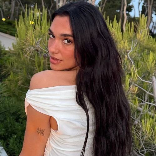 yslgirlx's tweet photo. Dua lipa https://t.co/5rJNnlKWRn