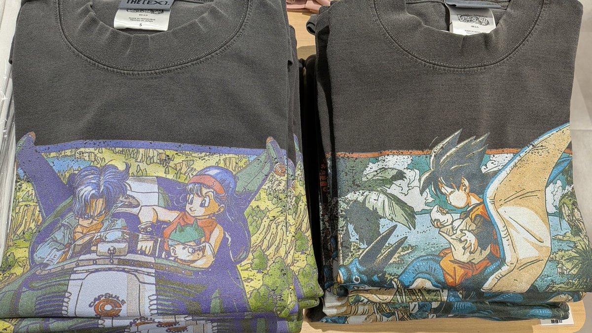 THEジャンプショップにてドラゴンボール、ナルト、ワンピースのTシャツ