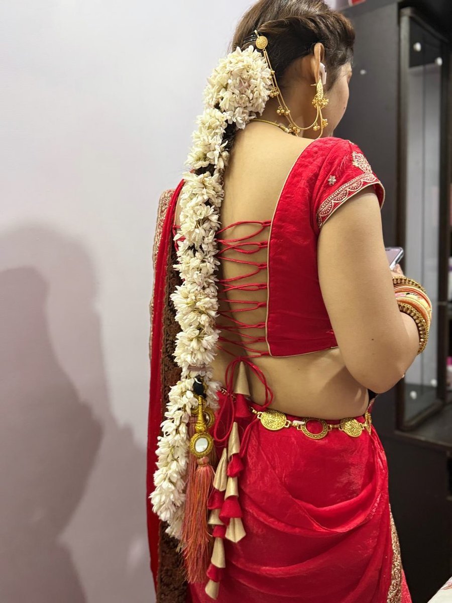 tamilamuthamof's tweet photo. பரவாயில்லை முதல் இரவுக்கு ரெடி ஆகிறது எல்லாம் போட்டோ போட ஸ்டார்ட் பண்ணிட்டாங்க 😮😮😮
#SadiyaSarkawaRaja #firatnightdress #firstnight #tamilamutham #firstnightvibes https://t.co/VSVqDRq4zk