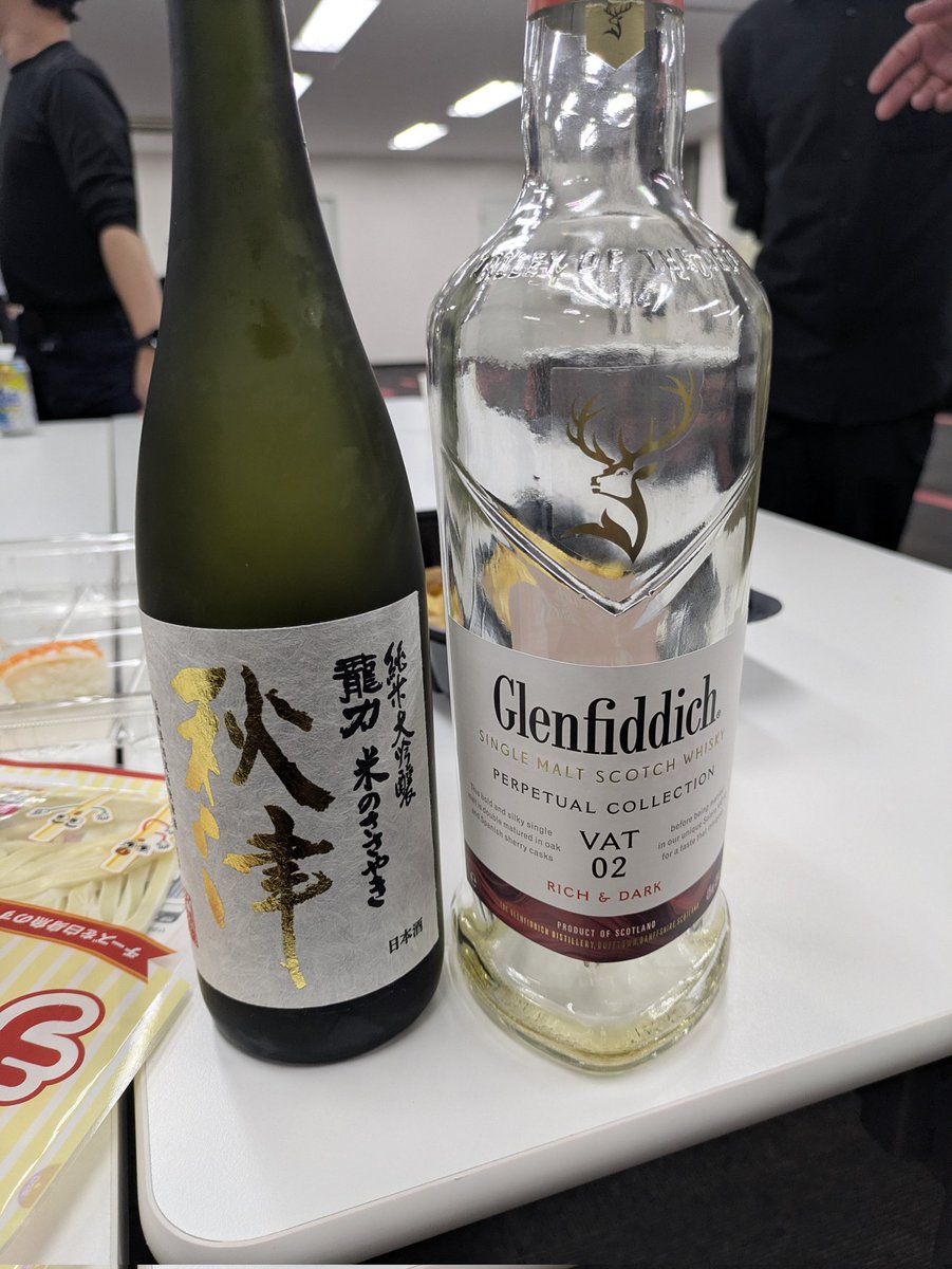 benuet316's tweet photo. なぜかお昼過ぎまで静岡工場にいたはずが、関西の本社での新人歓迎会に間に合ってしまった👍
ちなみにうちのチームの結束は、社内的にも他部署に認知されてたようでちょっと喜ぶ🥳　ただの昭和的なお酒の繋がりな可能性もありますが💦 https://t.co/v0I9gn88fO