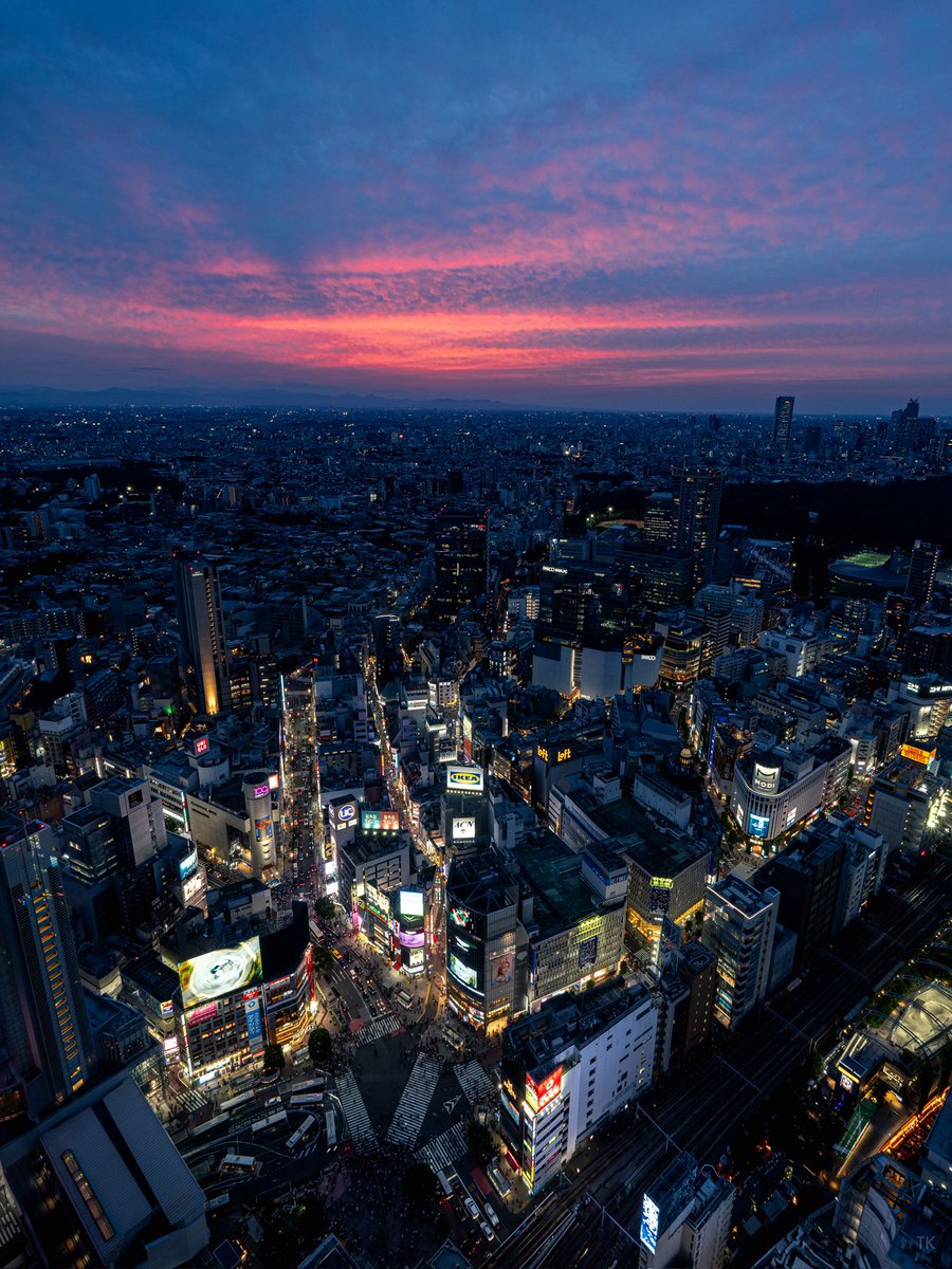 Atsushi_Takeoka's tweet photo. 日没後の渋谷の夕景が綺麗でした https://t.co/TfJ4BsoLaN