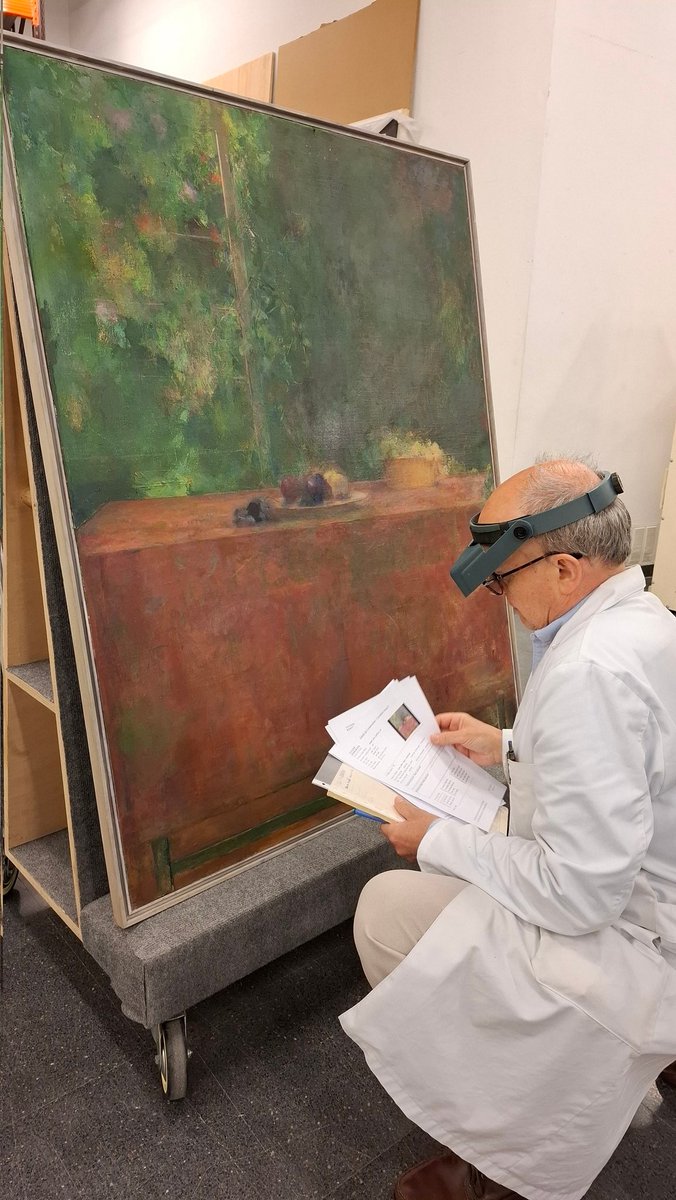 RestauraThyssen's tweet photo. Ya hemos chequeado, junto a los correos desde cada museo,  las casi 80 obras que van a formar parte de la exposición de la artista sevillana "Carmen Laffón. Variaciones".
Hay obras como óleos en lienzo, obras de carboncillo sobre papel,  esculturas en bronce o escayola. https://t.co/gZm3aJdXOp