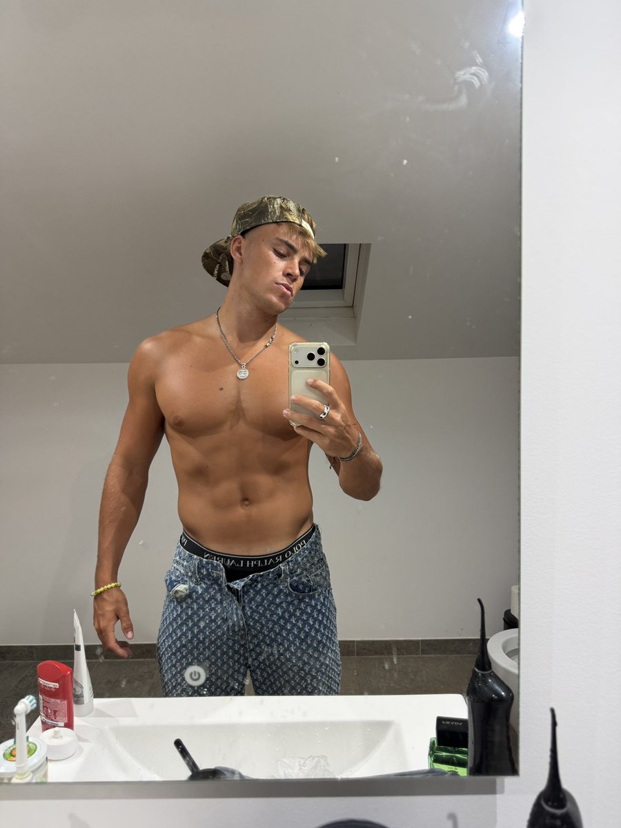 masterchad17's tweet photo. Last night’s antics https://t.co/GklXif6wGw