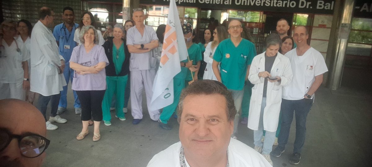 CESM_CV's tweet photo. 🔥 Semana de Huelga 🔥
Entramos en el quinto día de Huelga y nuestros compañeros salen a concentrarse en la puerta del Hospital General de Alicante.
Un cierre de semana impresionante 🔥
Gracias compañeros 🙌🏻
@cesm_sindicatos @Estatuto_Medico https://t.co/8adixIgzQu
