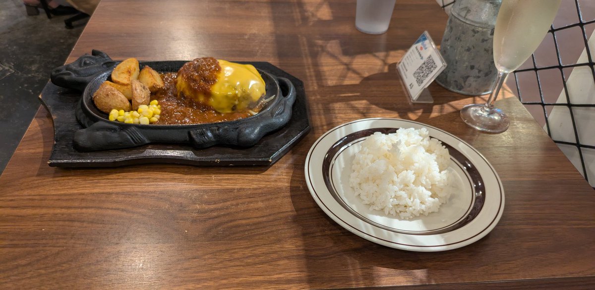 t_ume12's tweet photo. チーズハンバーグディナー https://t.co/1wiSqFNuME