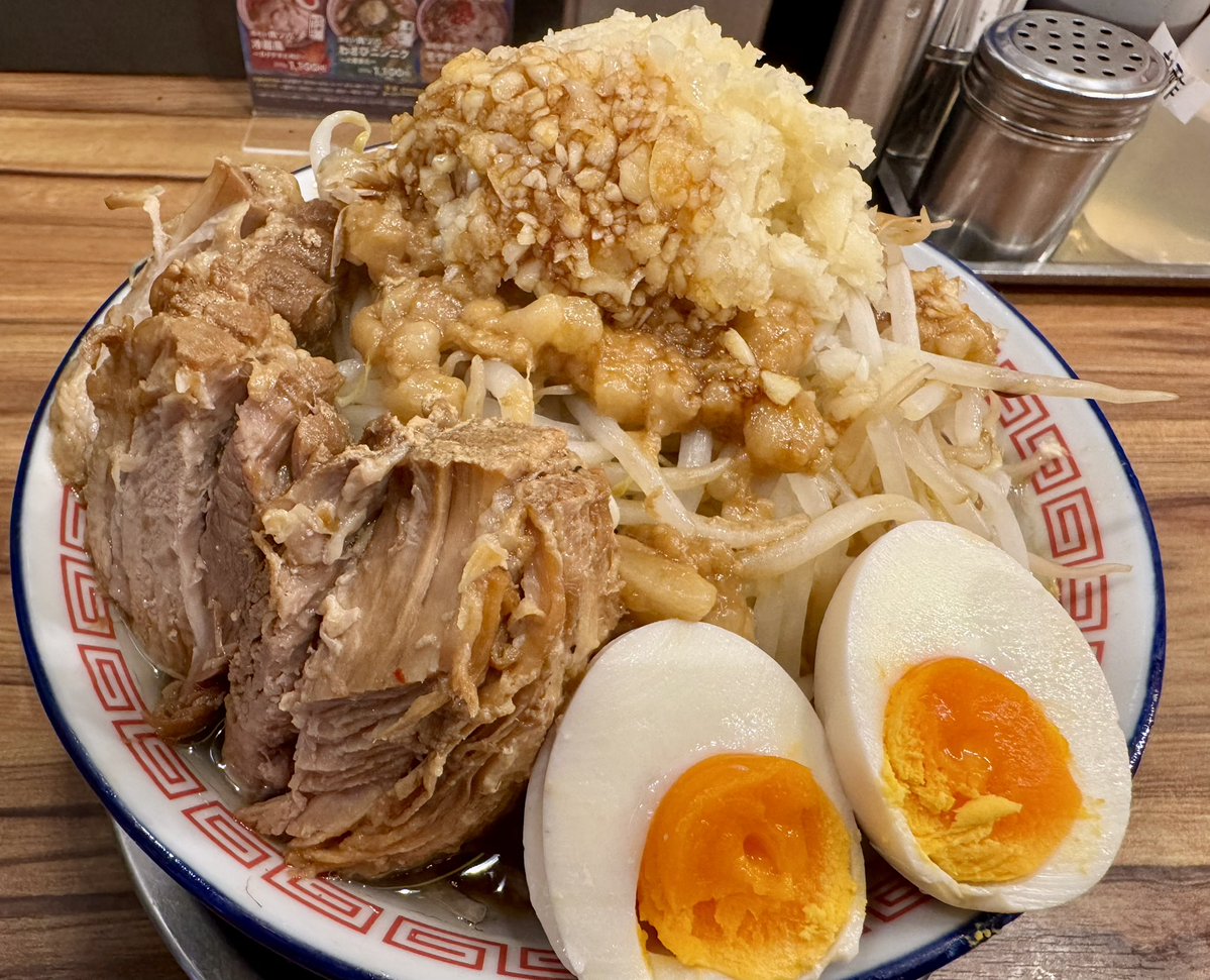 KaedeyaGoemon's tweet photo. ラーメンなう✨
仙台市宮城野区榴岡『ラーメン☆ビリー 仙台ヨドバシ店』さんの「豚出汁味玉ラーメン豚3枚」🍜

#出陣飯 https://t.co/62SzDTEEoc