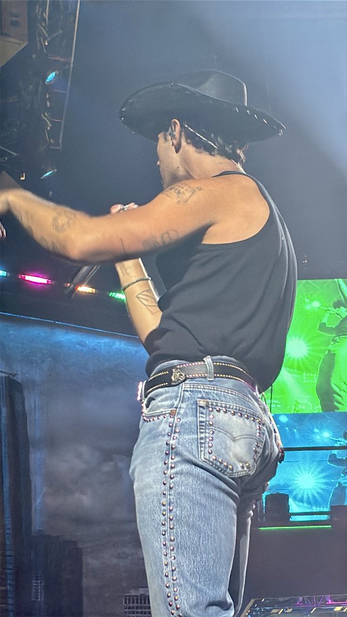 flywithmorg's tweet photo. anyone want some cake 🎂 https://t.co/Kv6IQ31xTU