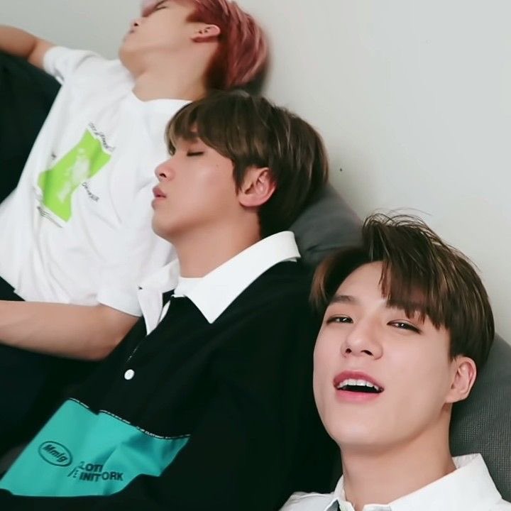yylhco6's tweet photo. 서로꼬옥붙어있어드림 https://t.co/3jntixxnnx