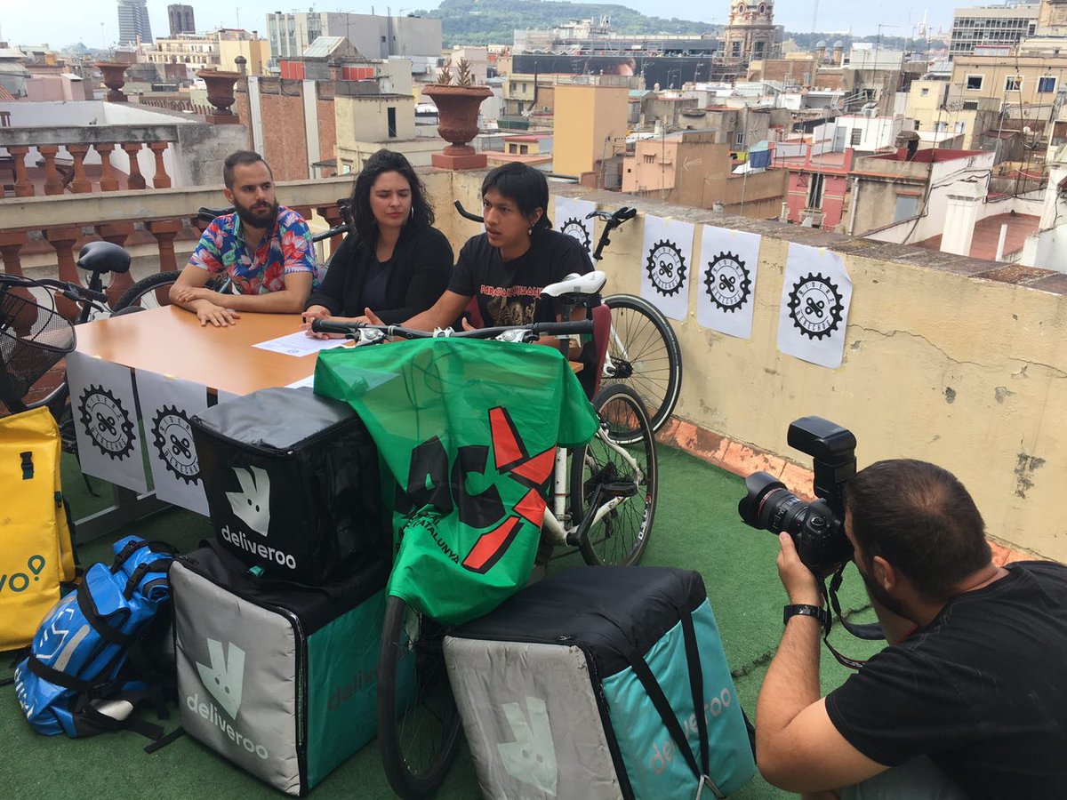 ridersxderechos's tweet photo. La setmana passada ens va deixar l'Eve, un dels fundadors de RidersxDerechos, antic soci de la cooperativa Mensakas i membre de la primera secció sindical de Deliveroo a l'Estat a través de la @la_IAC. Gran amic d'en Mario, junts van fer camí cap a la conquesta de drets laborals https://t.co/Iqsuhoslzn