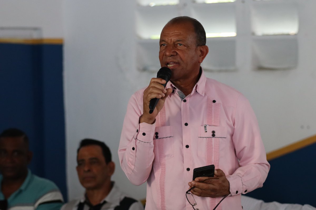 prmsdn's tweet photo. Santo Domingo Norte | El PRM, encabezado por Isidro Torres, socializó su proceso de reforma estatutaria y reafirmó su respaldo a las medidas económicas impulsadas por el presidente Luis Abinader para enfrentar los desafíos del contexto internacional. 🇩🇴 #PRM #SantoDomingoNorte https://t.co/nMAynuwGq0