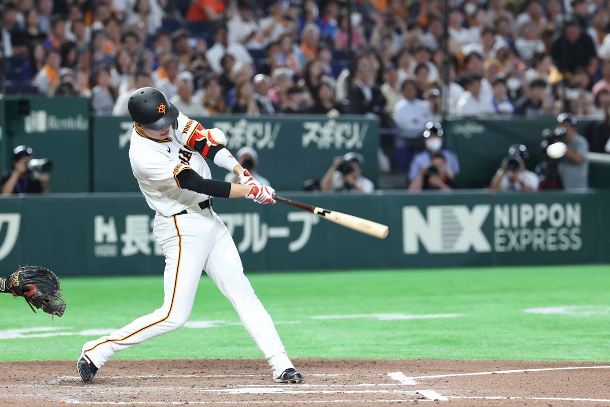 TokyoGiants's tweet photo. 【六回裏】巨人 2-3 中日

代打 #坂本勇人 選手がライト前ヒットを放ち二死一三塁！ https://t.co/wZj7z4ZDOZ