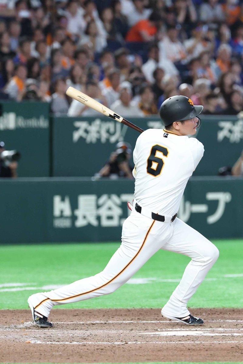 TokyoGiants's tweet photo. 【六回裏】巨人 2-3 中日

代打 #坂本勇人 選手がライト前ヒットを放ち二死一三塁！ https://t.co/wZj7z4ZDOZ