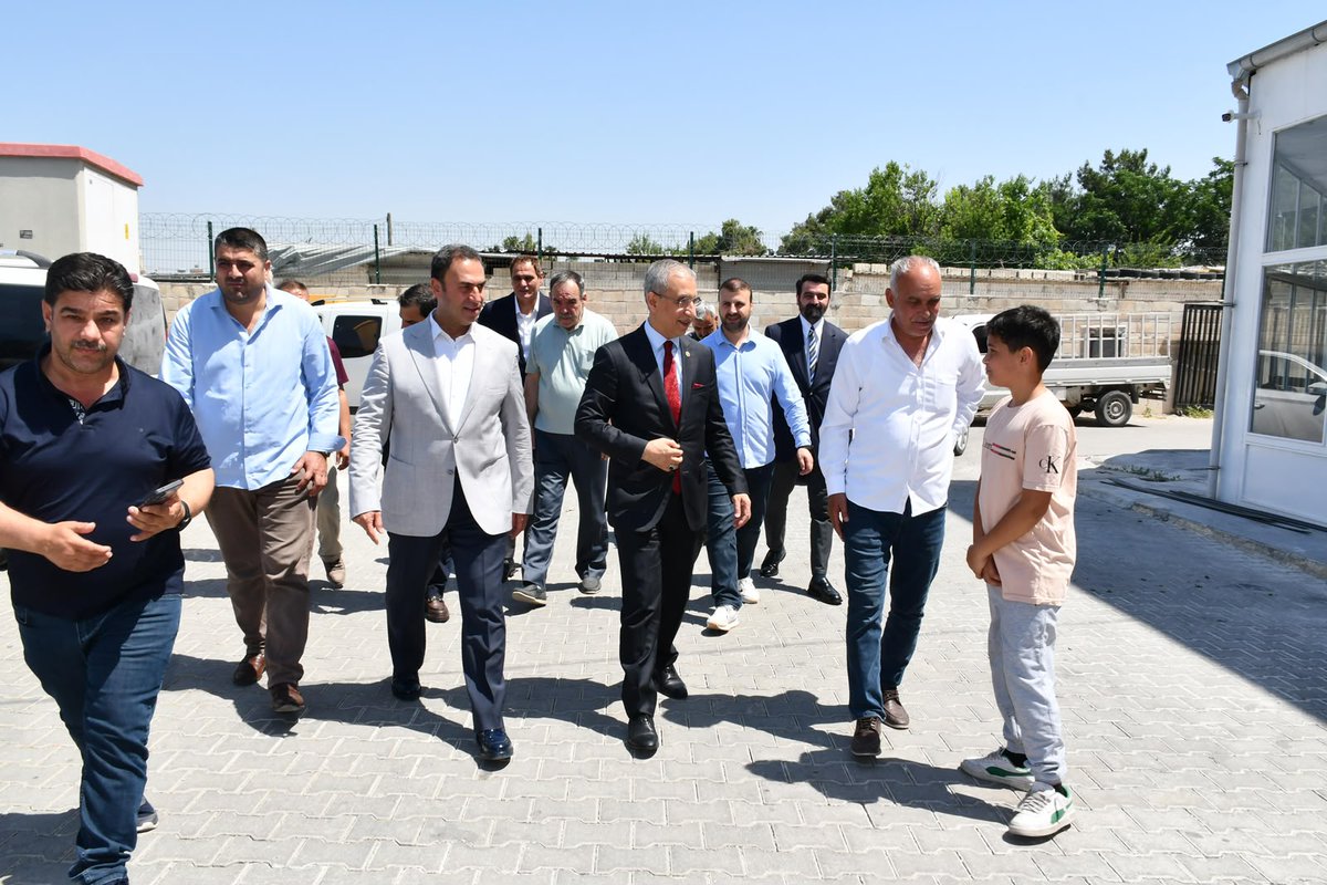 ProfDrDusak's tweet photo. 📍 Eyyübiye Spot Pazarı

AK Parti Eyyübiye İlçe Başkanımız Sayın Süleyman Elgün ve teşkilat mensuplarımızla birlikte Eyyübiye Spot Pazarı esnafımızın kahvaltı sofrasına misafir olduk.

Esnaf kardeşlerimizle bir araya gelerek talep ve önerilerini dinledik. 

Ardından Muhtarlar Derneği Başkanımız Sayın Mehmet Kestop ve beraberindeki muhtarlarımızla buluşarak mahallelerimizin ihtiyaçları ve vatandaşlarımızın beklentileri üzerine görüş alışverişinde bulunduk.

Eyyübiye’mizin her mahallesine hizmet ulaştırmak, hemşehrilerimizin taleplerini yerinde dinlemek ve çözüm üretmek için çalışmalarımızı kararlılıkla sürdürüyoruz.