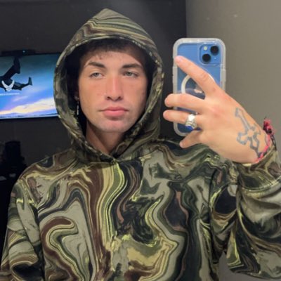 HubLy_J's tweet photo. I prob fuck your bitch #NewProfilePic https://t.co/SBeUseKBji