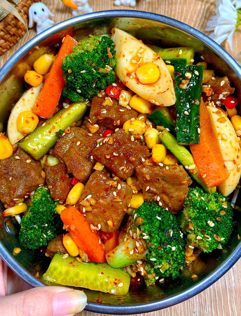 florarial's tweet photo. [Fuel your fat loss journey with this 5-minute grilled chicken quinoa bowl! Packed with lean protein, fiber-rich quinoa u0026 fresh veggies — tasty, filling u0026 perfect for busy weekdays. No crash diets, just real food.  #HealthyEating #FatLossMeal]， https://t.co/cuZYke0pvA