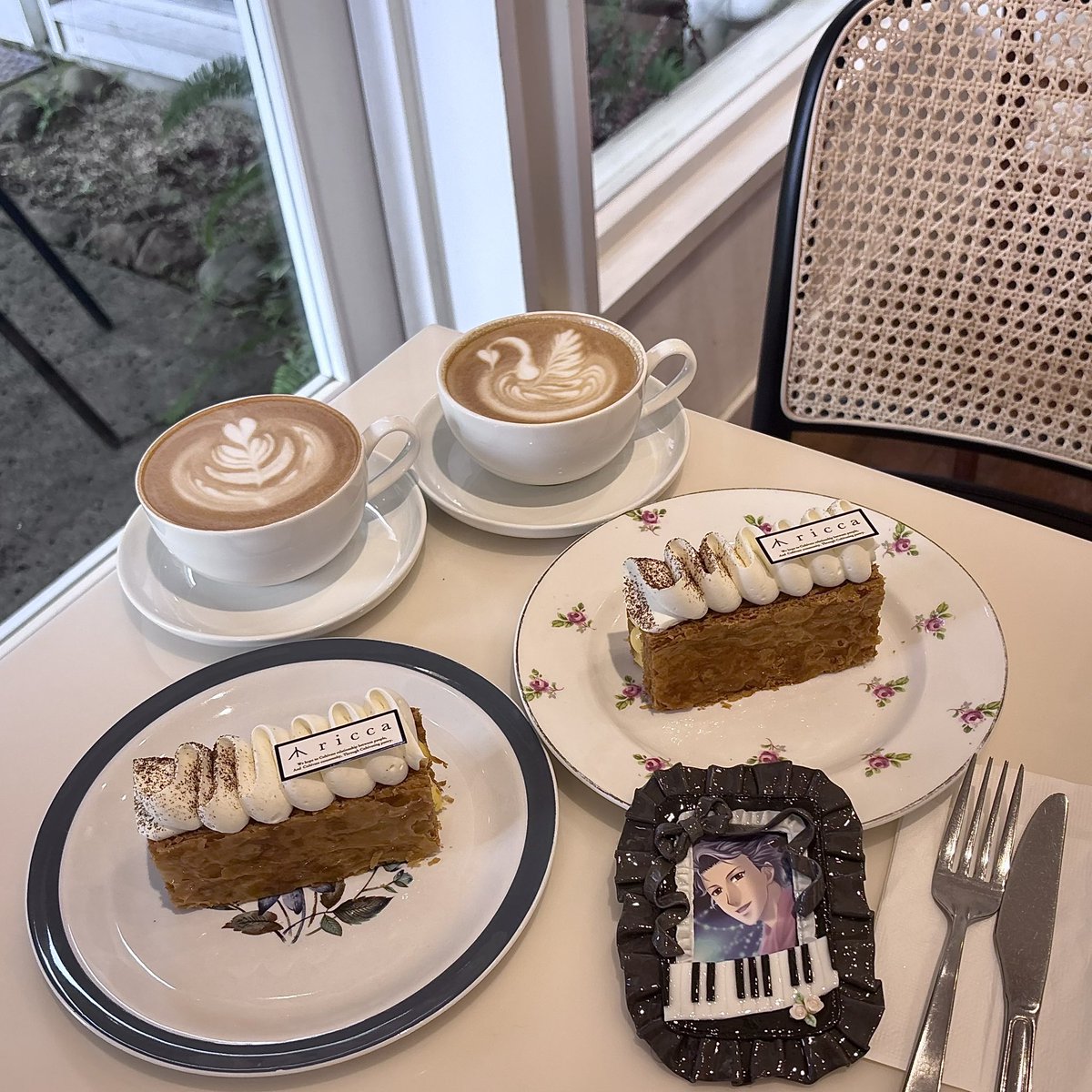 sij____'s tweet photo. 🎹🦢 https://t.co/X8Pt2M5vy8