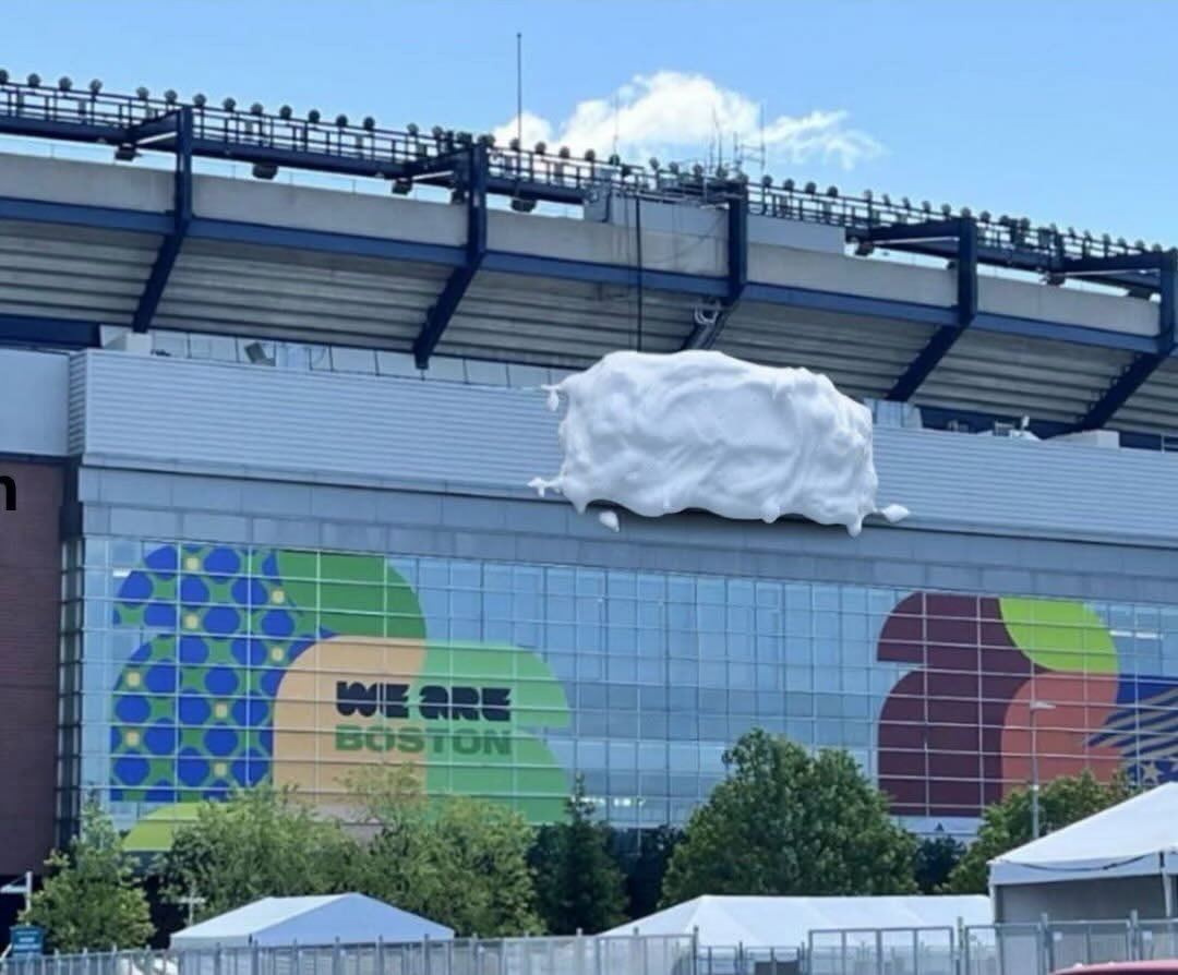 AnthraciteRat's tweet photo. Zbog ubice fudbala, Infantina &amp; FIFA, Gillete je morao da sakrije svoju reklamu i brend na stadionu u Bostonu. Vrhunski odrađeno. https://t.co/2lQqRUXdWl