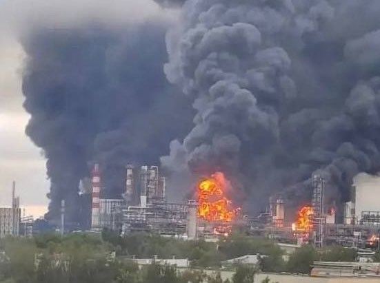 SavchenkoReview's tweet photo. 🇺🇦 FM Sybiha: Ukraine is not just hitting Russia. It is doing so with Ukrainian weapons.

Putin’s propaganda has always told the Russian people that they are fighting the entire “collective West”, not just Ukraine.

This was meant to hide Putin’s humiliation and explain why this war lasts longer than WWI. A war against a country he said did not exist and was meant to collapse years ago.

But now it is especially telling that all 100% of the long-range sanctions on Moscow and other Russian regions are applied with… Ukrainian-made weapons. 

Russian propaganda will have a hard time fitting this into their lies.

Putin did not just miscalculate when he attacked Ukraine. He made a historic mistake. With every month of him refusing to accept it and end this war, things will only get worse for him and his regime.

At any moment of time, Putin has the way out. He just needs to order his occupation forces to cease fire and stop the war.