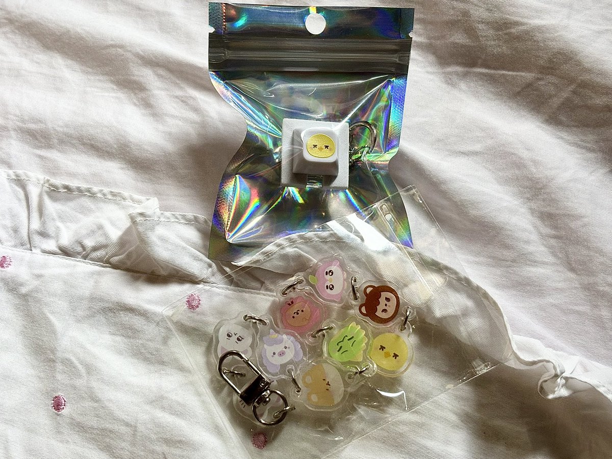 bubbletycha's tweet photo. #1485stuff ได้รับแล้วค่า น่ารักมากๆๆ จนอยากสั่งเพิ่มอีก 💞🫠 ส่งไวมากๆๆเลยคับ 💨 (จริงๆคือได้รับหลายวันแล้วแต่เพิ่งได้กลับมาแกะค่ะ โฮรร)

@www1485com https://t.co/cZEtr5RFHo