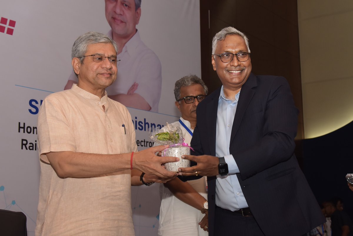 stpiindia's tweet photo. Shri Ashwini Vaishnaw, Hon’ble Union Minister for Electronics & Information Technology, Railways and Information & Broadcasting was warmly welcomed by Shri Arvind Kumar, Director General, STPI today, for an enlightening 'Interaction with IT Industry and Startups' held at STPI Patna. 🤝 

The event was held in the presence of industry experts, startups and academicians. ⚙️✨ 

#Patna #Bihar #MinisterVisit #Industry #Interaction #IT #Innovation #Startups #Meet #DigitalIndia #STPIINDIA 

@PMOIndia @GoI_MeitY @AshwiniVaishnaw @JitinPrasada @SecretaryMEITY @_DigitalIndia @NeGD_GoI @startupindia @samrat4bjp @PIB_Patna @DitBihar @IPRDBihar @IndustriesBihar @IITPAT @BIADAbihar @mishranitish @mygovindia