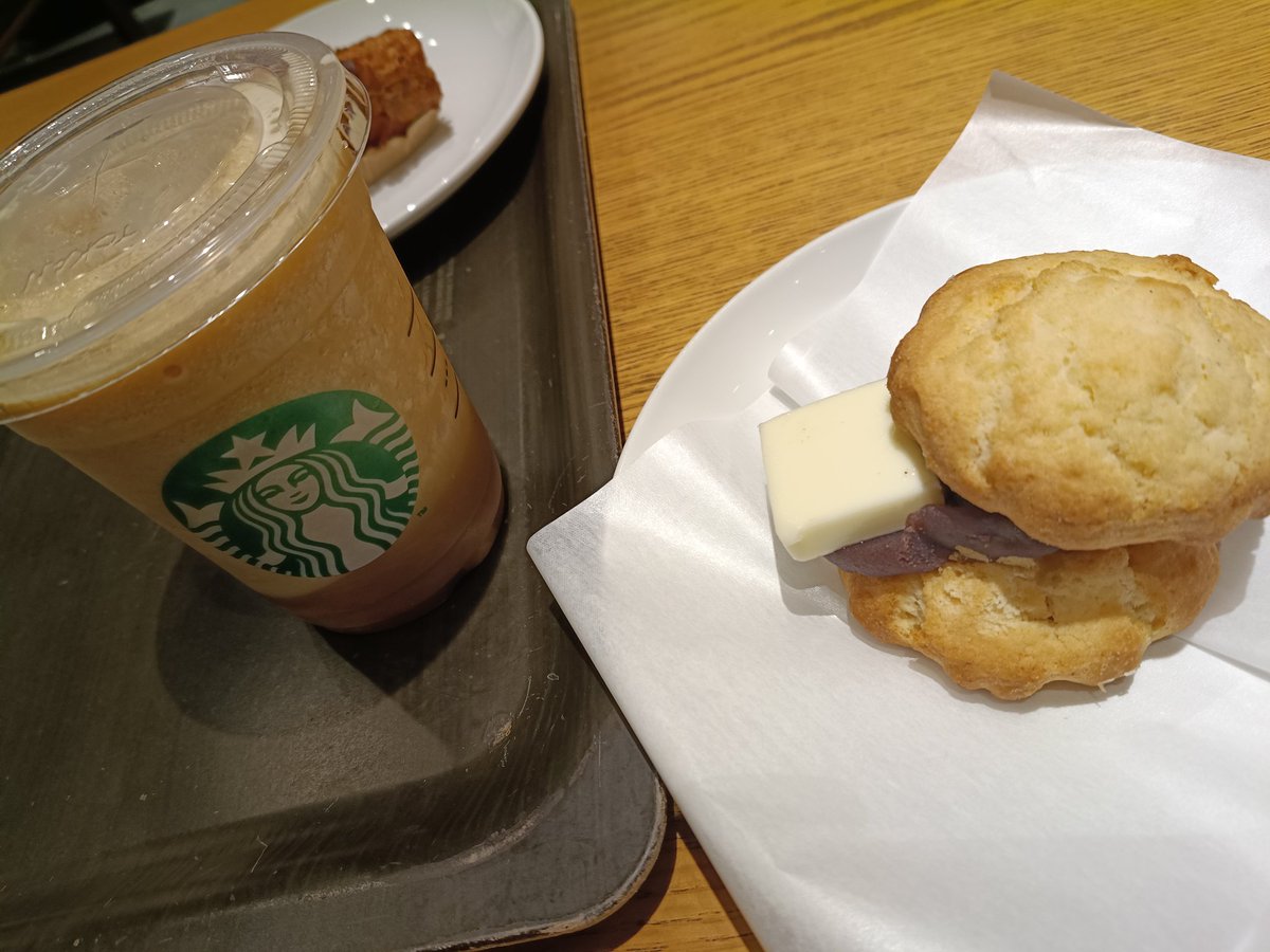 ShippoSki's tweet photo. モバイルオーダーデビューのバナナと変な食べ物や！ https://t.co/Fo6jLJ9IFU