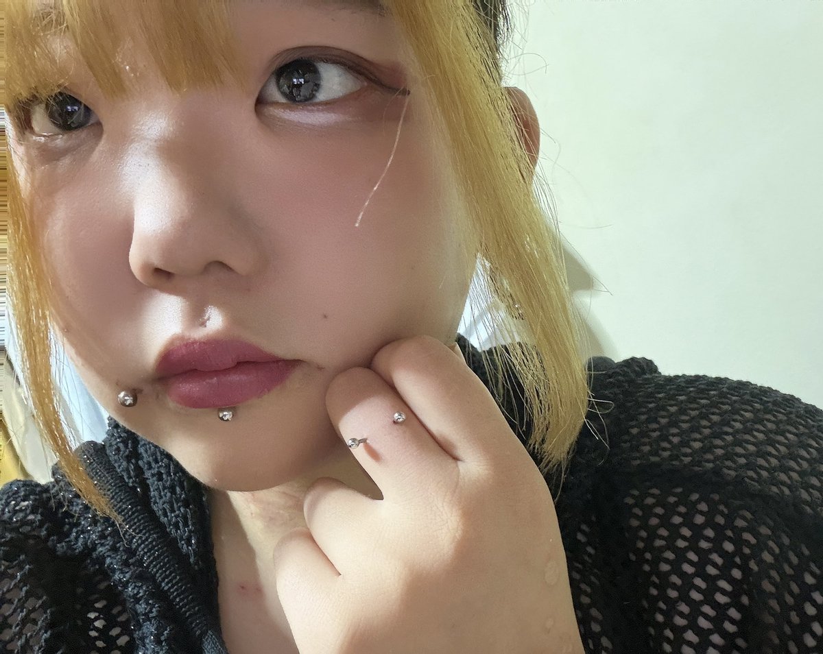 minto5190's tweet photo. ピアスお姉さんに虐められたい人
おいで？

#下着販売
#下着売り子
#貢ぎマゾ
#貢ぎ奴隷 https://t.co/RAAeKsnrEW