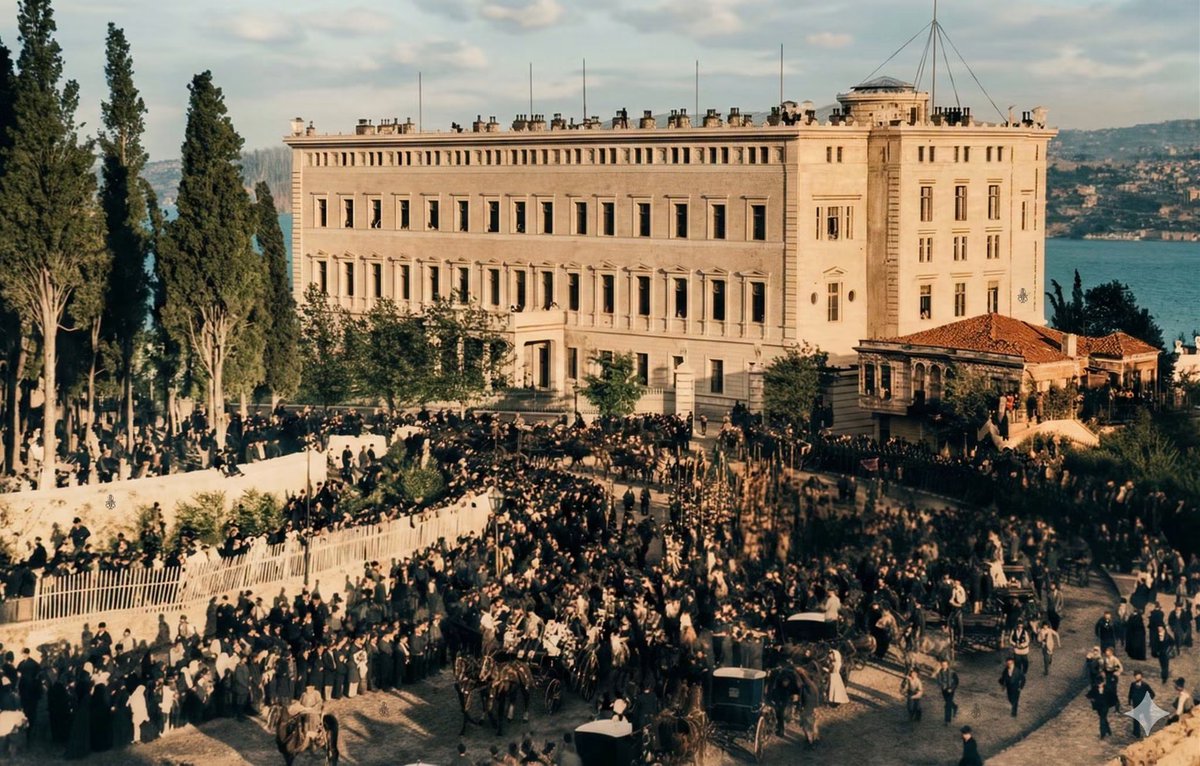drjazz76's tweet photo. Kaiser II. Wilhelm ve maiyeti Alman Büyükelçiliği’nden ayrılmakta.
Gümüşsuyu, İstanbul (1898) https://t.co/EDkRbWYC61