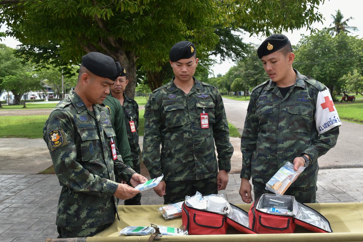 Infantry3rd's tweet photo. “ กองทัพบก ตรวจความพร้อมการบรรเทาสาธารณภัย พร้อมช่วยเหลือประชาชน ”
พันโท สันติพงษ์ ทองวิเศษ ผบ.ร.13 พัน.3 ดำเนินการตรวจสภาพความพร้อมของกำลังพล และ ยุทโธปกรณ์ของกองร้อยบรรเทาสาธารณภัย เพื่อเตรียมความพร้อมในการช่วยเหลือประชาชนในพื้นที่รับผิดชอบให้มีประสิทธิภาพและทันต่อสถานการณ์ https://t.co/DZKqfTjBK6