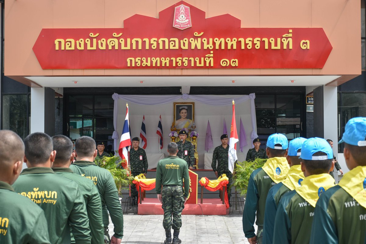 Infantry3rd's tweet photo. “ กองทัพบก ตรวจความพร้อมการบรรเทาสาธารณภัย พร้อมช่วยเหลือประชาชน ”
พันโท สันติพงษ์ ทองวิเศษ ผบ.ร.13 พัน.3 ดำเนินการตรวจสภาพความพร้อมของกำลังพล และ ยุทโธปกรณ์ของกองร้อยบรรเทาสาธารณภัย เพื่อเตรียมความพร้อมในการช่วยเหลือประชาชนในพื้นที่รับผิดชอบให้มีประสิทธิภาพและทันต่อสถานการณ์ https://t.co/DZKqfTjBK6