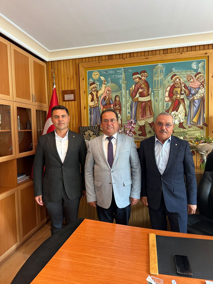 urguptso's tweet photo. Yönetim Kurulu Başkanıımız Sayın Ahmet AYDIN ve Meclis Başkanımız Sayın Kemal ÖĞÜTLÜ, Mustafapaşa Belediye Başkanı Sayın Mustafa ÖZER'i makamında ziyaret ederek yeni görevinde başarılar diledi.

#ürgüp
#ürgüptso https://t.co/3YHboiHjxM
