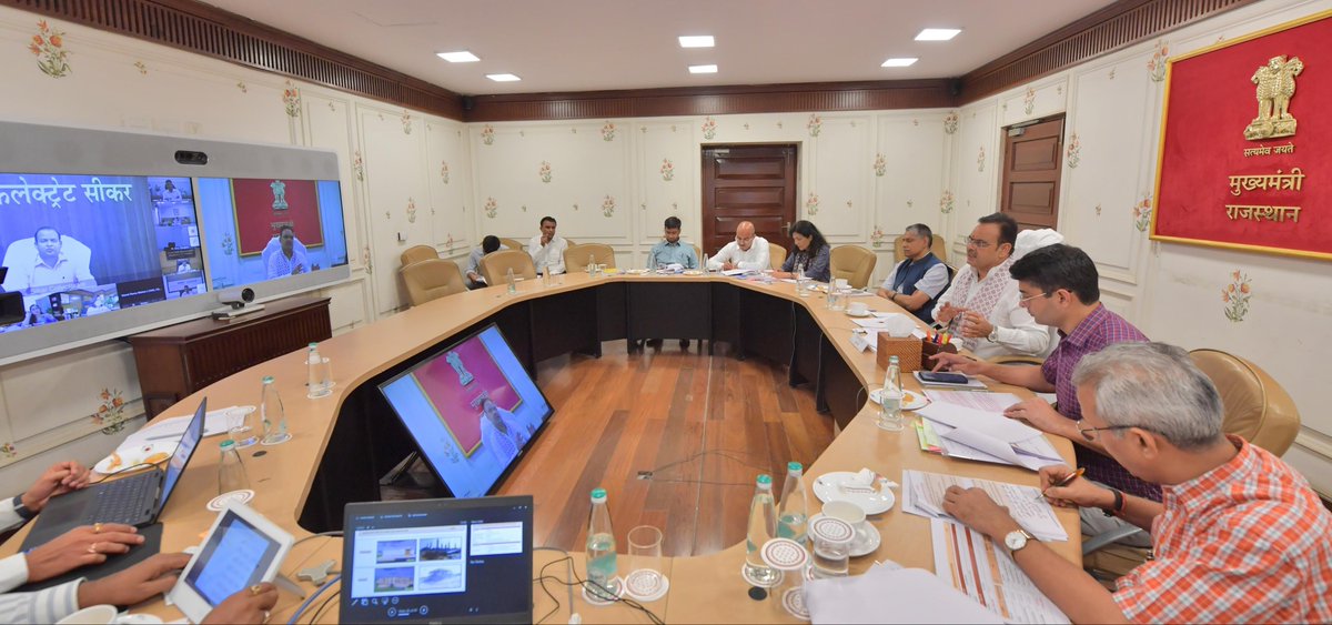 BhajanlalBjp's tweet photo. आज मुख्यमंत्री कार्यालय में RAJ-UNNATI के अंतर्गत राज्य में संचालित जनकल्याणकारी योजनाओं, विकास परियोजनाओं एवं जन-परिवेदनाओं की प्रगति की विस्तृत समीक्षा की।

वीसी के माध्यम से जुड़े सभी संभागीय आयुक्तों एवं जिला कलेक्टर्स को निर्देश दिए कि विकास कार्यों में गुणवत्ता, पारदर्शिता और जवाबदेही सर्वोच्च प्राथमिकता हो। जन-परिवेदनाओं के निस्तारण में संवेदनशीलता एवं तत्परता सुनिश्चित करते हुए प्रत्येक पात्र नागरिक तक योजनाओं का लाभ समयबद्ध रूप से पहुंचाया जाए। साथ ही, विभागों के मध्य बेहतर समन्वय स्थापित कर विकास परियोजनाओं को निर्धारित समय-सीमा में पूर्ण किया जाए, ताकि उनका लाभ शीघ्र एवं प्रभावी रूप से आमजन तक पहुंच सके।

राजस्थान का प्रत्येक नागरिक हमारे लिए सर्वोपरि है। उसकी आशाओं को उपलब्धियों में और सपनों को साकार करने में कोई कमी न रहे, यही सुशासन का हमारा संकल्प है। जनसेवा, पारदर्शिता और जवाबदेही के मूल मंत्र के साथ हमारी सरकार प्रदेश के प्रत्येक नागरिक के जीवन में सकारात्मक बदलाव लाने तथा विकसित राजस्थान के निर्माण के लिए निरंतर कार्यरत है।

#आपणो_अग्रणी_राजस्थान