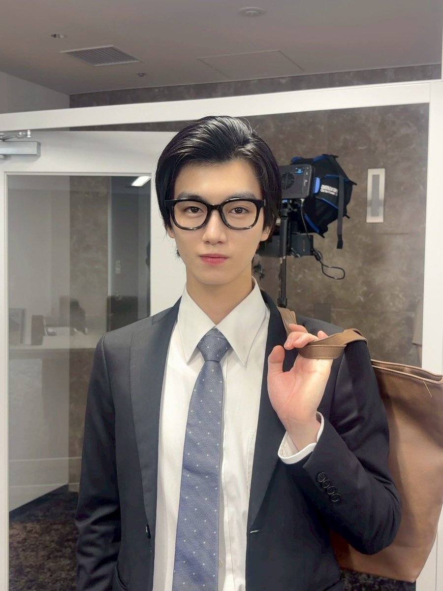 senritsuyoshida's tweet photo. ショートドラマ　「白鳥 ―会社の未来を守る者たち―」に少し出演させていただきました。ぜひ見てね🐣

https://t.co/fb6rx500BT

-Instagram-
https://t.co/Zr5zADasDb https://t.co/s1A8n2JhGh