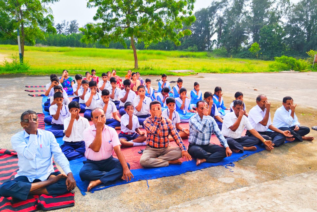 paradipport's tweet photo. 🧘‍♀️ Celebrating International Day of Yoga 2026 🧘‍♂️

Students and teachers of PORT TRUST UP School & High School, Paradip, enthusiastically participated in a special yoga session to mark International Day of Yoga 2026.

The session was conducted by Shri Tapas Ranjan Pati and aimed at promoting physical fitness, mental well-being, and a healthy lifestyle among students. The programme encouraged young minds to embrace yoga as a way of life and cultivate discipline and mindfulness.

#InternationalDayofYoga #InternationalDayofYoga2026 #स्वस्थ_आयु_के_लिए_योग #YogaForHealthyAgeing #IDY #IDY2026 #Yoga365 #HarGharYoga #PMKeSaath #VandeYoga #GangotriSeGangasagar 

@moayush @ArtofLiving @shipmin_india @PIB_India @PIBodisha @PIBBhubaneswar @yogadaywb2026 @DailyCupofYoga
